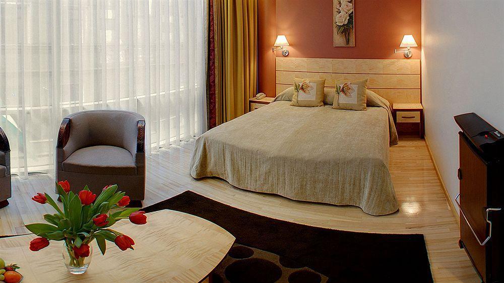Royal Square Hotel & Suites ريغا المظهر الخارجي الصورة